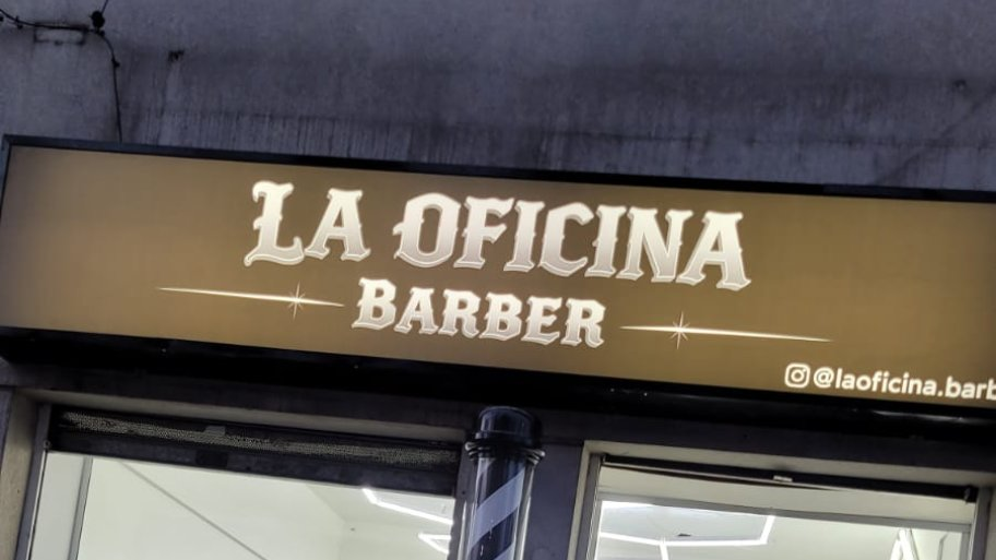 Frente de La Oficina Barber